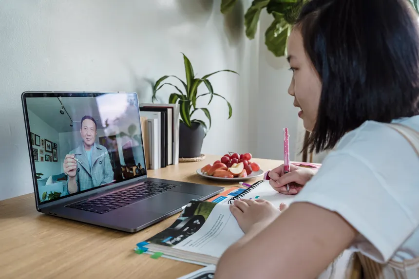 Online vs In-Class TEFL Courses: Which is Right for You?