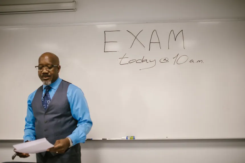 How to Teach English Conversation Classes Effectively: Strategies and Activities