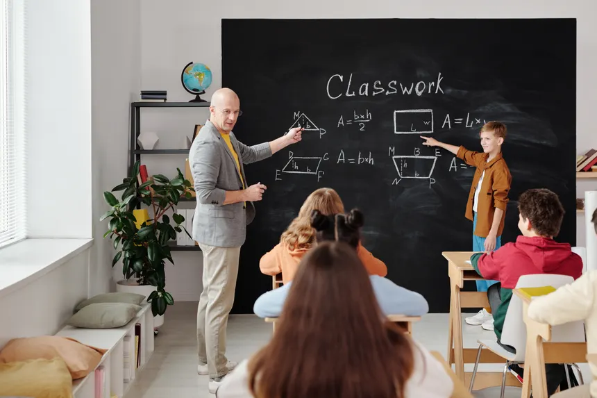 How to Teach English as a Digital Nomad: A Complete Guide for 2024